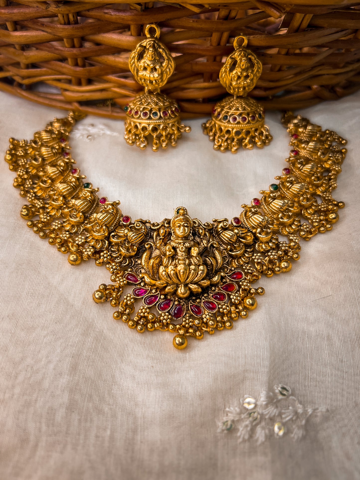 Lakshmi choker